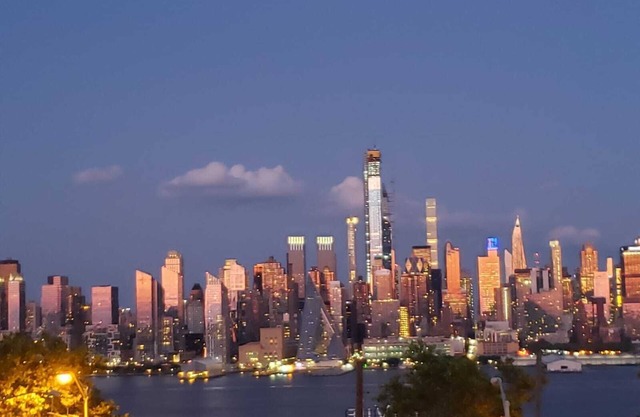 Gorgeous 2BR w/NYC Skyline Views, Huge Patio & Easy 10-Minute Commute!