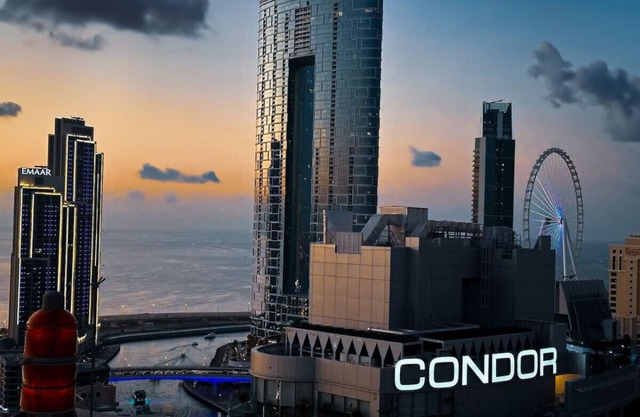Gorgeous 2BR with Pool w Dubai Wheel View