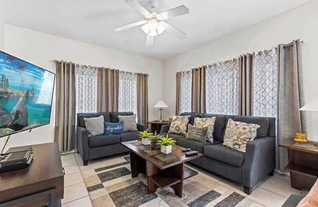 Gorgeous 4 bdrm Resort Townhome
