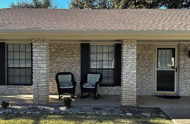 Gorgeous 5-bedroom House in Established Round Rock Neighborhood