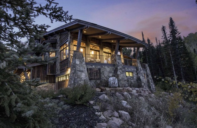 Gorgeous 5 Bedroom Luxury Colony Estate Situated on 7 Acres