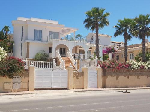 Gorgeous and uniq 3-Bed Villa by medittranean sea