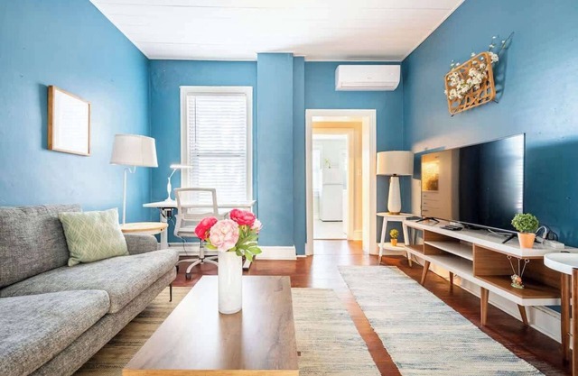 Gorgeous APT w King Bed/full kitchen/prvt laundry