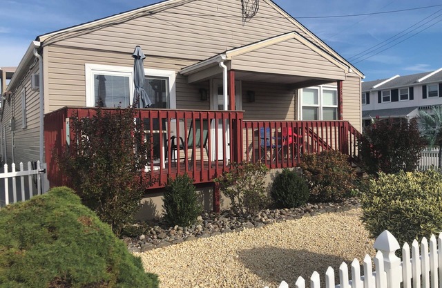 GORGEOUS BEACH HOUSE IN BRIGANTINE! ENJOY BEACH, CASINOS>BRING YOUR DOG