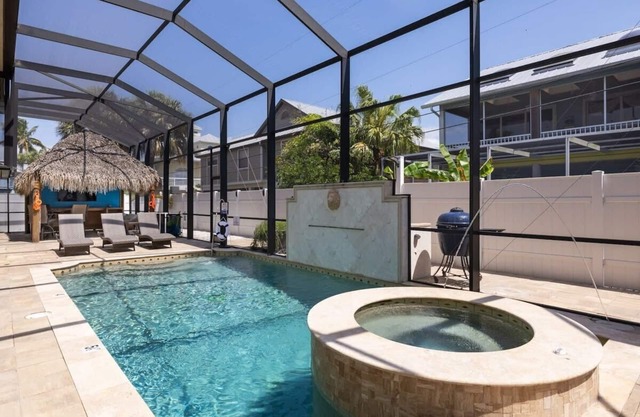 Gorgeous Beach Condo with Pool, Spa, and Bikes