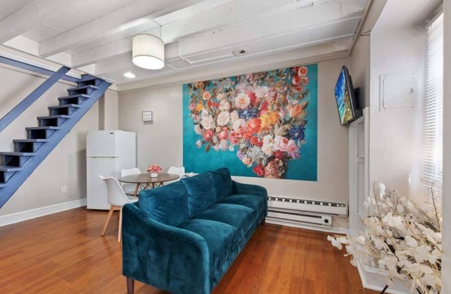 Gorgeous Bi-Level 1BR Apartment in Center City