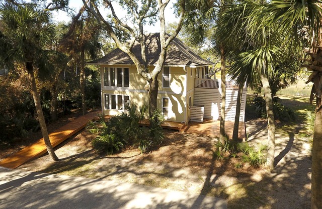 Gorgeous Canal Home - Fantastic Central Location - just steps to the best Beach