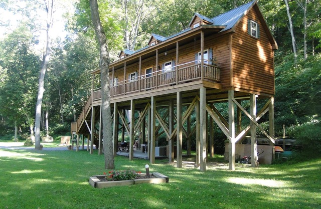 Gorgeous Cabin Overlooking The Shenandoah River - 2 bedrooms ~ 2 lofts