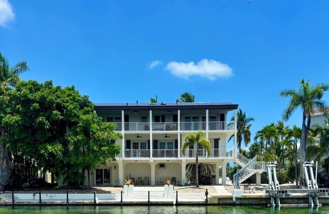 Gorgeous Canalfront, Ocean View 3 Bedroom 3.5 Bath Home- Water Enthusiasts Dream