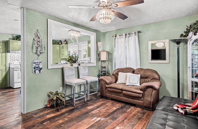 Gorgeous Cottage Near UGA - Close to Everything!