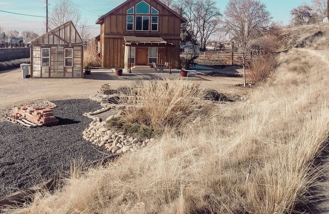 Gorgeous custom cabin near downtown Eagle!