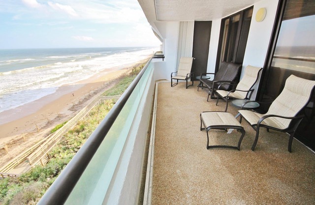 Gorgeous Direct Oceanfront Condo Right off the Beach. Monthly Rental Only
