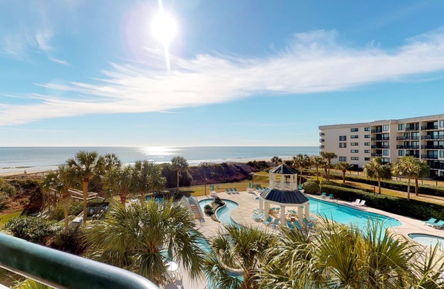 Gorgeous family-friendly condo w/shared pool & ocean views - close to the beach