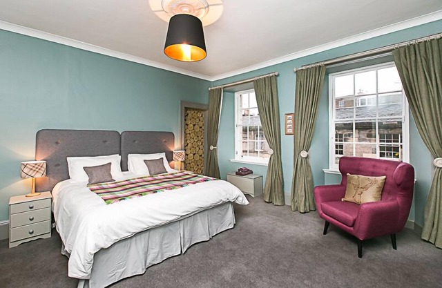 Gorgeous Georgian apartment in the heart of Edinburgh's City Centre.