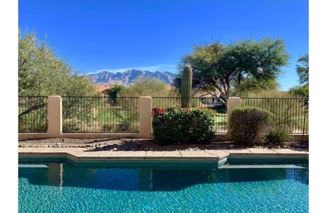 Gorgeous Golf Retreat w/Pool/Spa & Mountain Views