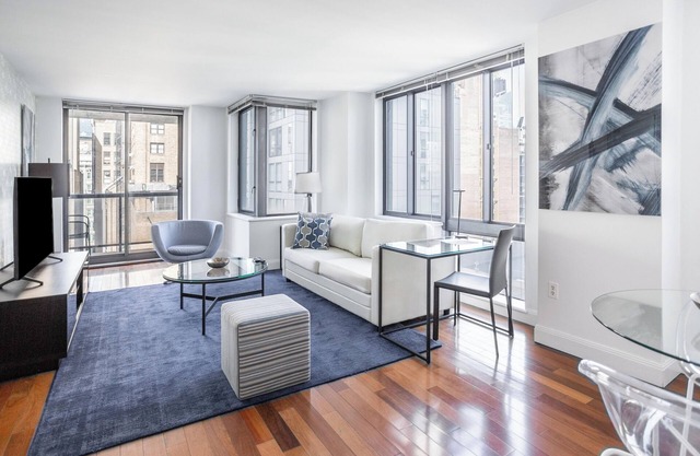 Gorgeous Gramercy 1 Bedroom with Private Balcony