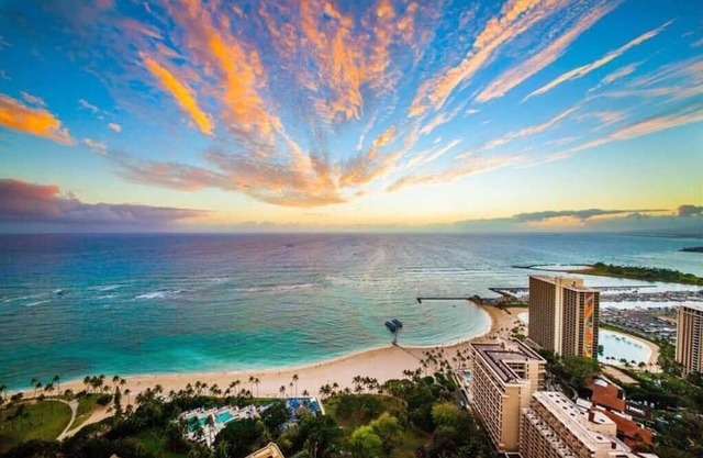 Gorgeous Hilton Hawaiian Village 2 bedroom villa. Beautiful beach!