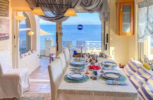 Gorgeous home in Vrompousi Keratea