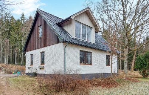 Gorgeous Home In Örkelljunga With Wifi