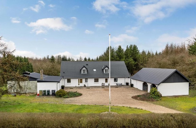 Gorgeous Home In Hejnsvig With Wifi
