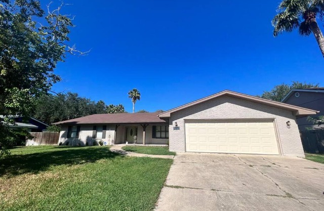 Gorgeous home with a pool 2600 sqft