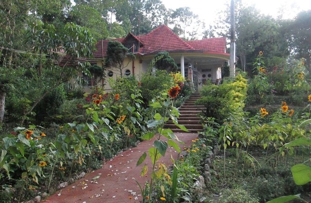 Gorgeous homestay at 70-year old colonial bungalow and farm