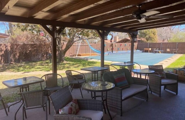 Gorgeous House w/ Huge Pool Close to Shopping/Base