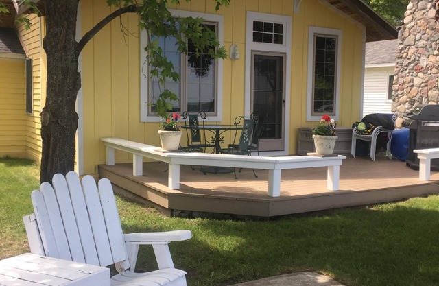 Gorgeous Lakeside- BeachBucket-sandy kid friendly, happy spot+add Lil’Red Cabin