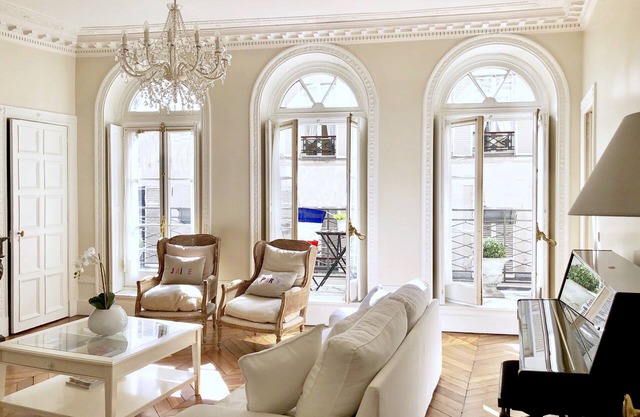Gorgeous Large Bright 3 Bedroom in Best Location in 6th & 7th arrondissement !