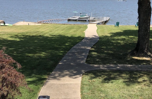 Gorgeous large home on waterfront property! Boating, fishing, golf, leisure!