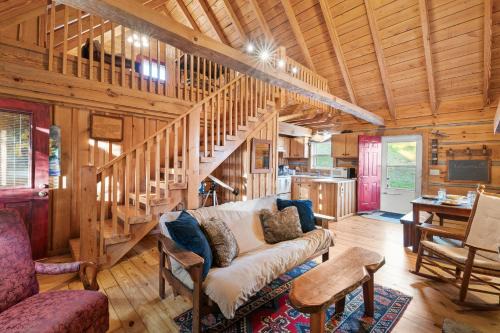 Gorgeous Log Cabin - Wineries, Dan River, Hiking