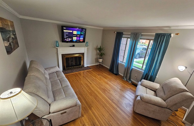Gorgeous model single family home, fully renovated and ready for you.