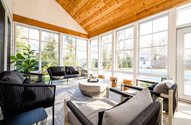 Gorgeous Modern Cottage With Private Pool and Indoor/Outdoor Living!