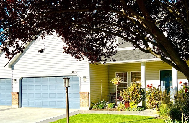 Gorgeous NW Meridian Home in Golf Course Community