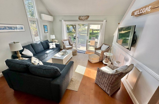 Gorgeous Ocean Edge townhouse in Howland Village with newly renovated kitchen & baths and AC system!