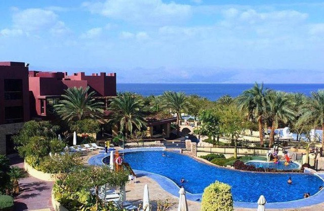 Gorgeous Pool View Apartment - Tala Bay Resort, Aqaba