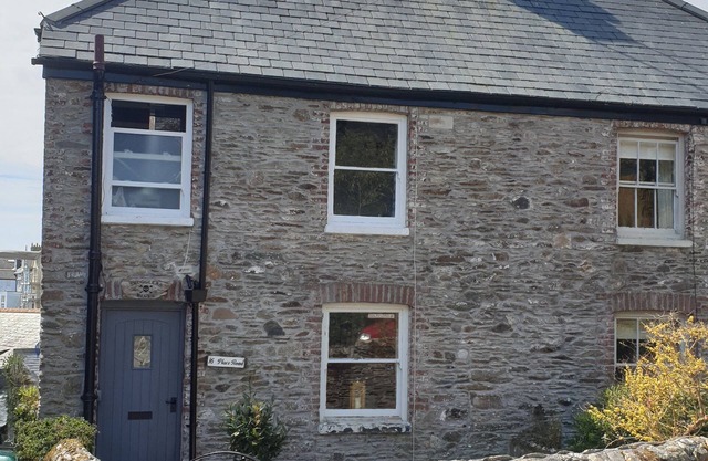 Gorgeous, quiet, and well situated homely pet friendly cottage