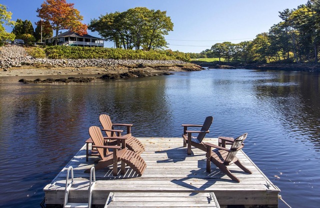 Gorgeous River View Walk to Kennebunkport & Beach/ Relax by Fireplace
