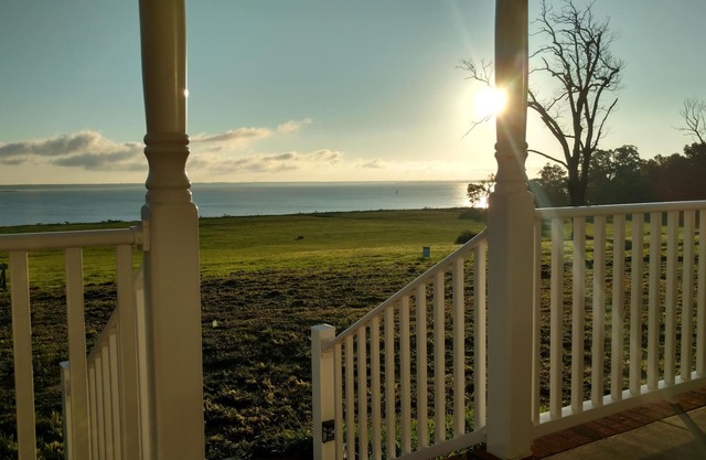 Gorgeous River Views/Private Beach - Peaceful Country Home close to Williamsburg