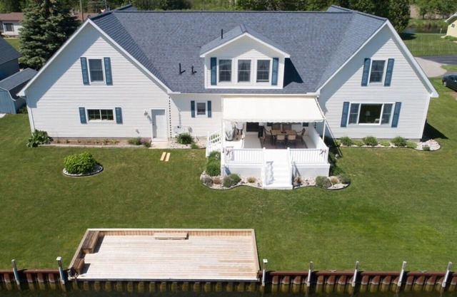 Gorgeous Riverfront Getaway