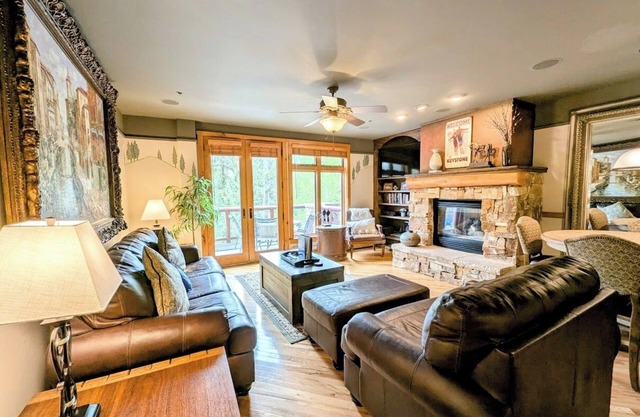 Gorgeous Ski-in Ski-out by Dining & Shops