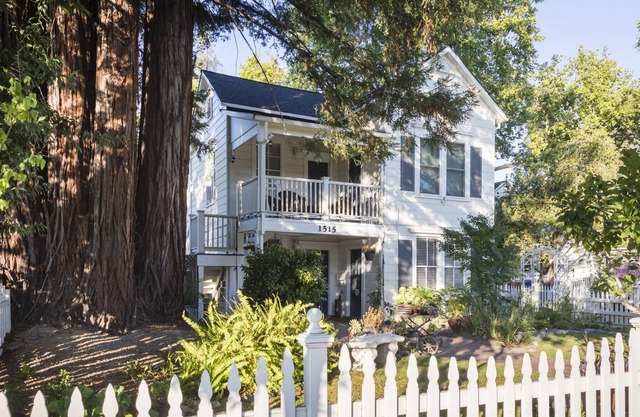 Gorgeous, Spacious Historic Home with Breakfast
