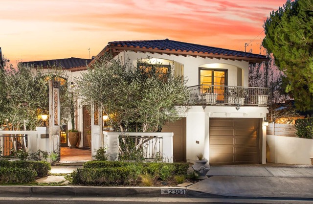 Gorgeous Spanish-style Home with Stunning Ocean Views. New Stil™ jacuzzi!