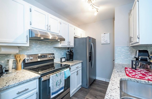 Gorgeous & Tranquil Townhome for your next Solo, Couple, or Family adventure.