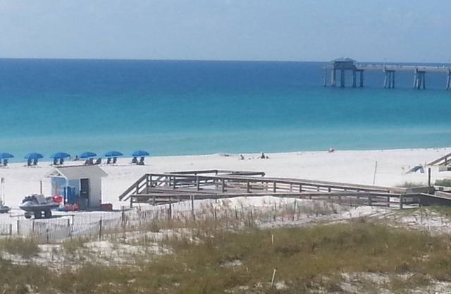 GORGEOUS Updated Destin West Gulf 403! Closest to beach-FREE BEACH CHAIR SET-UP!