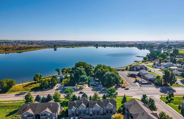 Gorgeous Windsor Lake Townhome - 2 Bed, 1 1/2 Bath