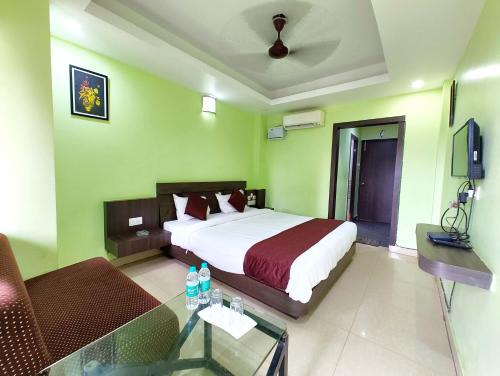 Goroomgo Deep Ganga Inn Puri Sea View Room হোটেল দীপ গঙ্গা পুরী-ହୋଟେଲ ଦୀପ ଗଙ୍ଗା ପୁରୀ near-sea-beach-and-temple fully-air-conditioned-hotel with-lift-wifi-and-parking-facility- Book Now