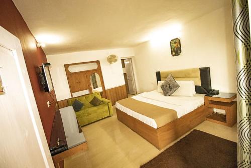 Goroomgo Hotel Jasmine Dalhousie - Mall Road - Prime Location - Excellent Customer Service Awarded - Best Selling