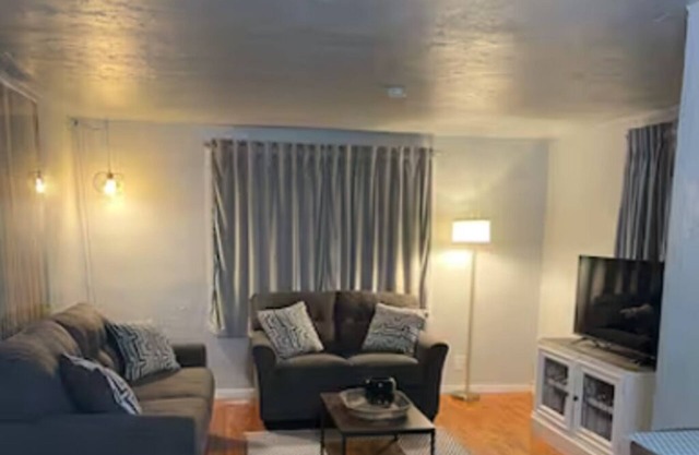 Got the blues? Check out this cozy little garage apt for a relaxing getaway.