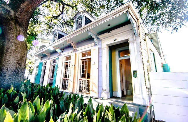 Governor`s Mansion Historic Getaways